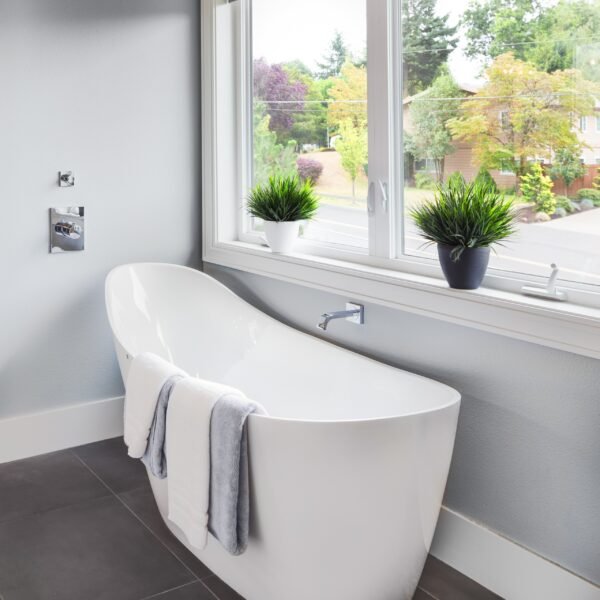 Evie Free Standing Bathtub Gloss White